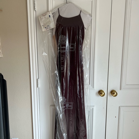 Lulus full length dress maroon burgundy - Picture 3 of 5